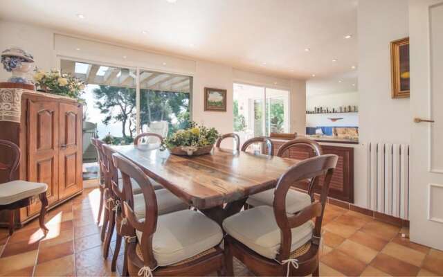 Villa Cossis Beach TVL 32