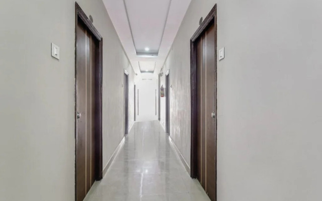 Sri Lakshmi Deluxe By OYO Rooms