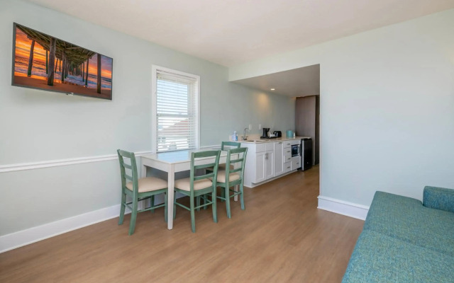 Commander Hotel & Suites