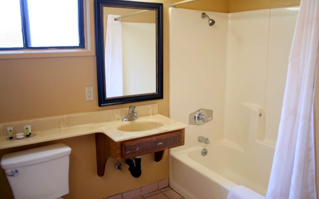 Pacific Inn & Suites