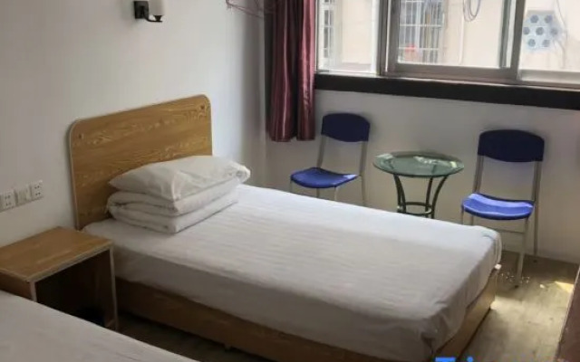 Yunguang Hotel (Shanghai Railway Station North Square)