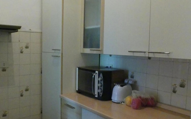 Elegante Appartamento in Villa con Piscina