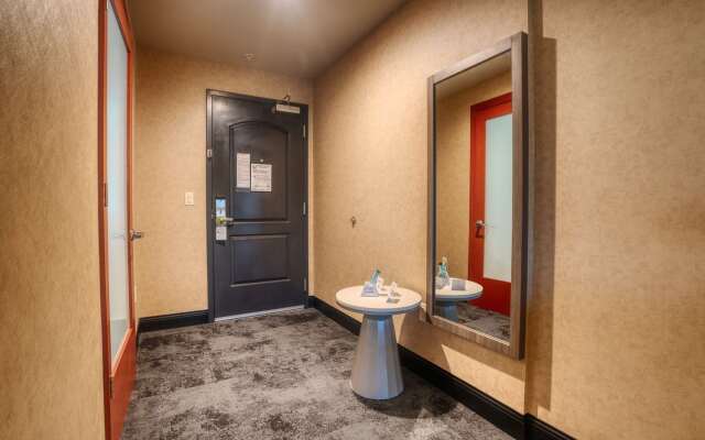 Best Western Premier NOHO Inn