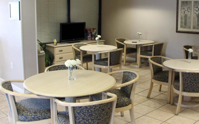 Econo Lodge at the University
