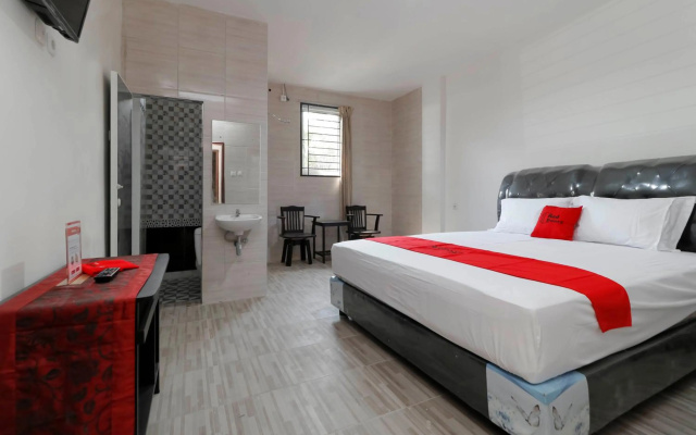 RedDoorz Plus near RS Royal Prima – Guest Rooms – Medan