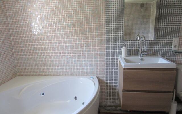 Atmospheric Villa in Pottery Town Salernes , Near Many Lovely Villages