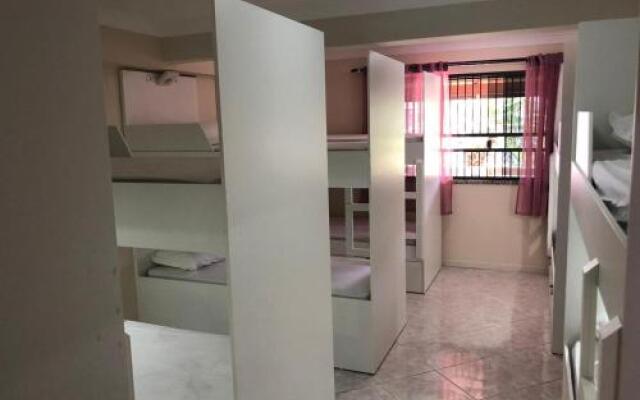 Dax Bombinhas Hostel
