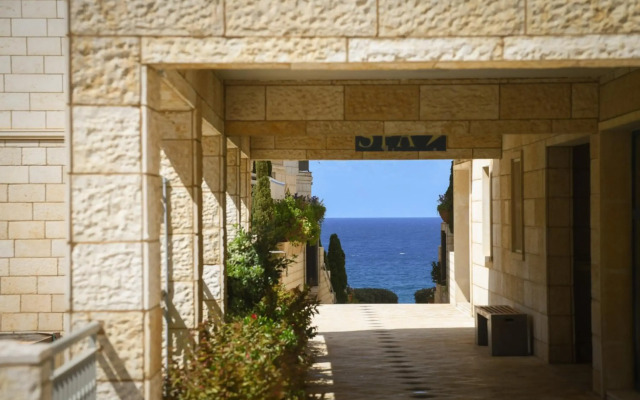 Andromeda 3 Bd apartment with pool & sea view