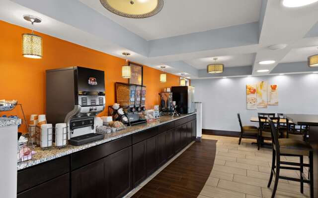 Econo Lodge White Pine Morristown I-81 & I-40 Split