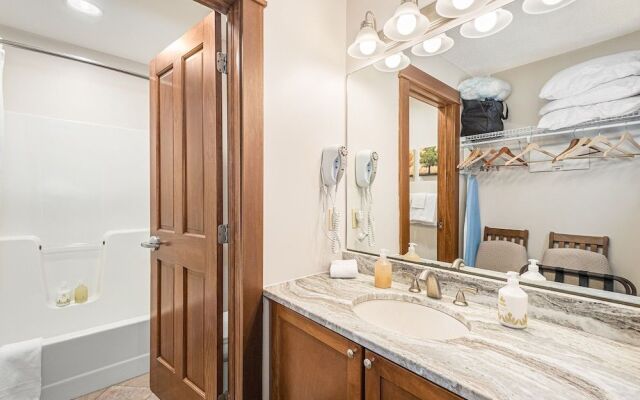 Suites at Silver Tree A123