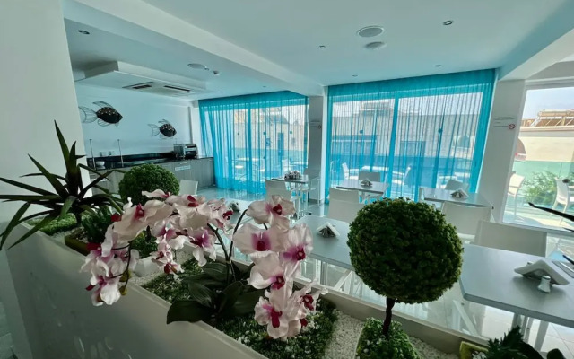 Sunny Blue Hotel
