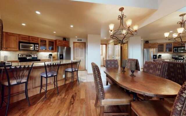 Ski in, Ski out, 2 Bedroom Luxury Residence in Snowmass Village