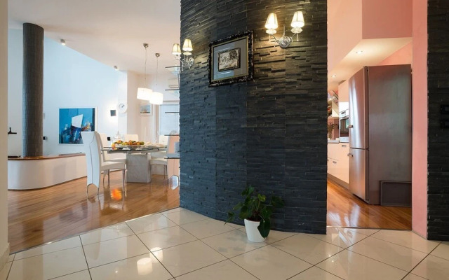 Villa Aylin, 5-bed, Next to the sea
