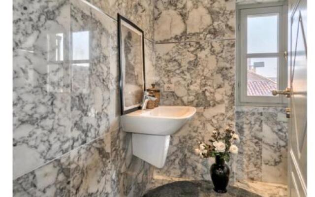 Mini ..Luxury Apartment..White