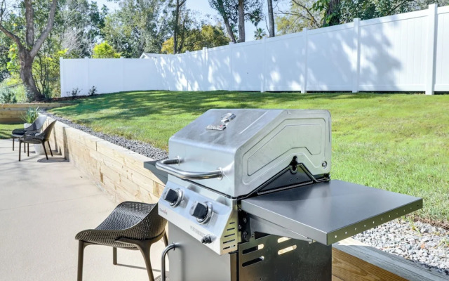 Lakeland Retreat w/ Private Pool & Yard Games!