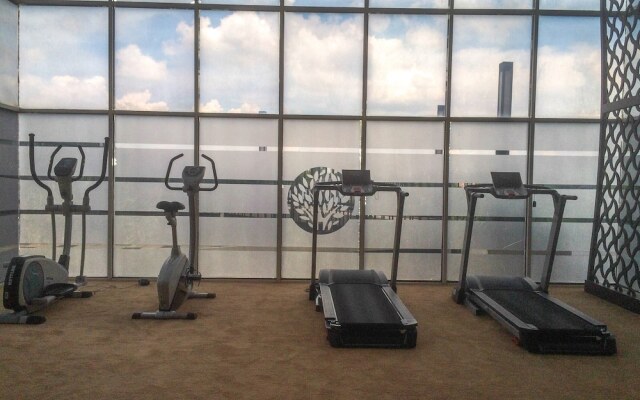 Warm and Cozy Studio at The Oasis Apartment