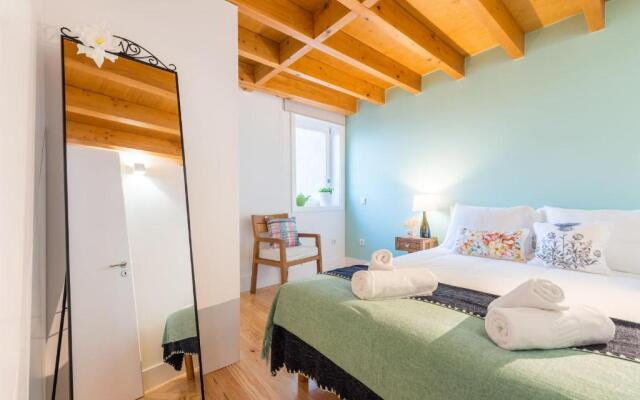 Home in Porto - Cozy 2BR Duplex by LovelyStay