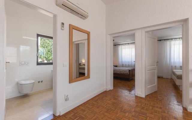 Amazing Apartment in Medulin With 4 Bedrooms, Wifi and Outdoor Swimming Pool