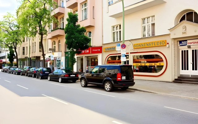 Hotel - Pension Cortina