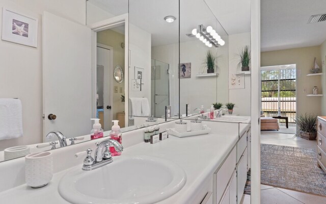 Serenity On Sutton 2 Bedroom Townhouse by RedAwning