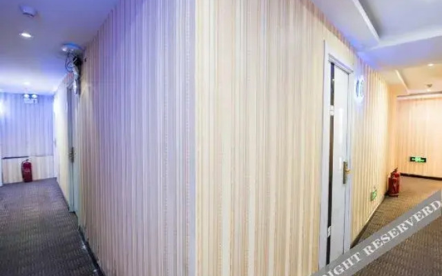 Yixin Business Hotel (Changchun Railway Station Heishui Road)