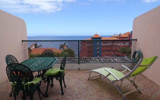 Apartment With one Bedroom in Caniço, With Wonderful sea View, Balcony