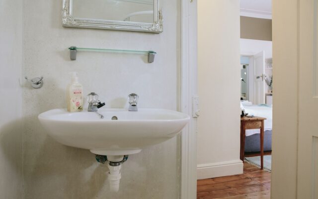 6 On Kloof Guest House