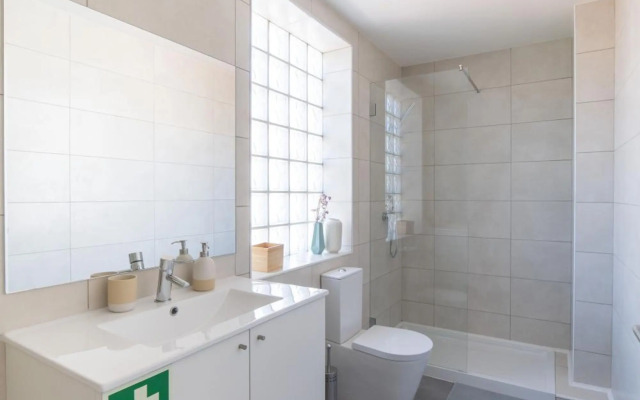 Monsanto Hill House - NO. 565 R/C D