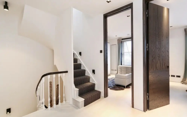 Super Premium - Cadogan Square 3 Bedroom Apartment