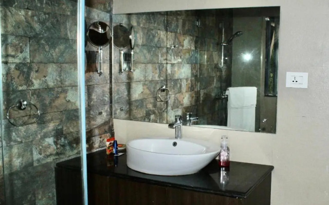 Saffronstays The Periaheights