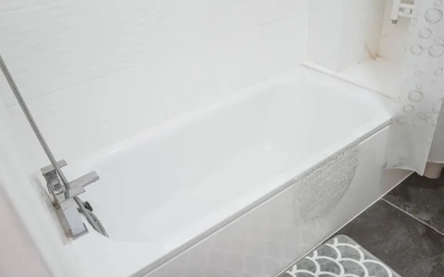 1 Bed Flat in Pedestrianized High Street