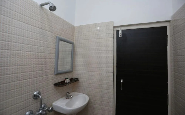 OYO 27016 Hotel Sai Siddhi