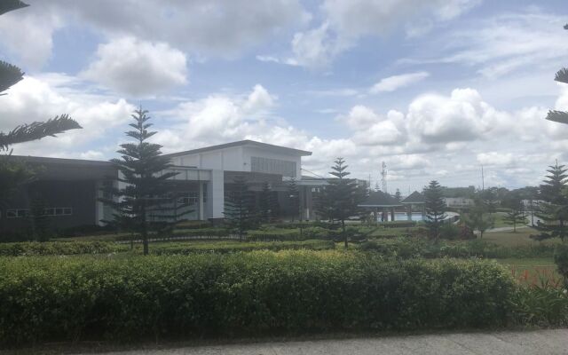 Dr. Calayan's Cozy Wind Residences Tagaytay Taal View