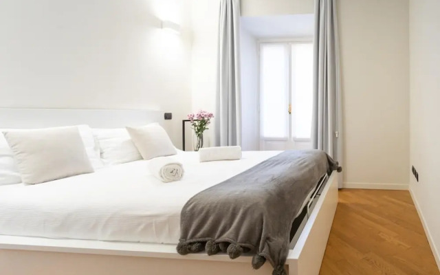 White Flat in Como City Center