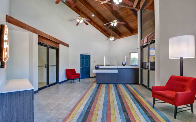 Studio 6 Extended Stay - Jacksonville, FL - Baymeadows