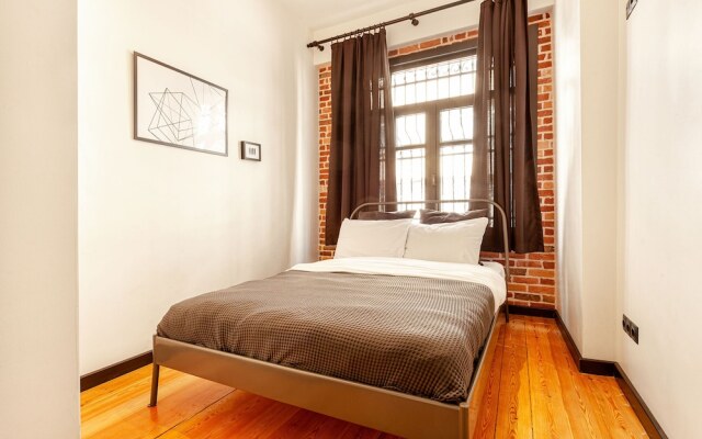 Olympia Flats by Oval