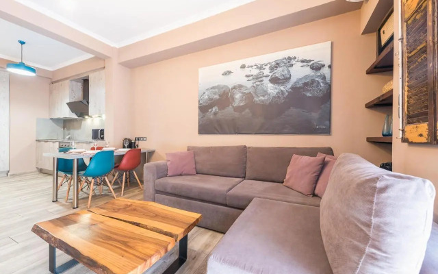 Stylish Luxury Apartment near Acropolis at Neos Kosmos metro station
