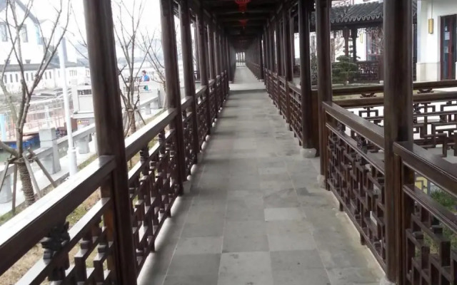 Suzhou Luzhi Riverside Inn Hostel
