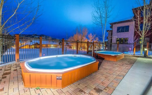 3105 Champagne Lodge,Trappeurs