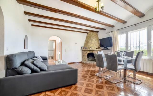 Villa - 6 Bedrooms with Pool - 105026