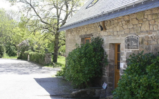 Comfortable Bungalow in Ploemel with Paid Sauna