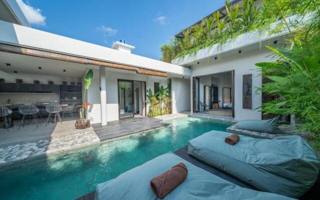 Villa Wiraja 1 - Modern 4 bdr villa in Berawa