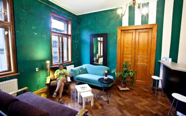 Art Hole Hostel
