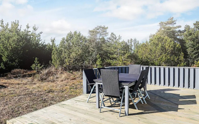 10 Person Holiday Home in Albaek