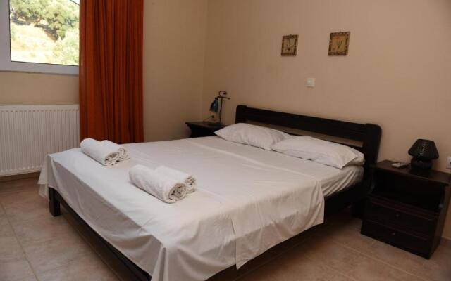 Antonis Studios & Apartments