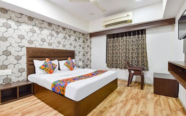 Fabhotel Blue Moon I