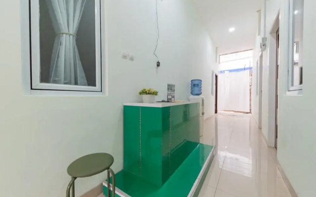 Urbanview Hotel Nakasya Burangrang