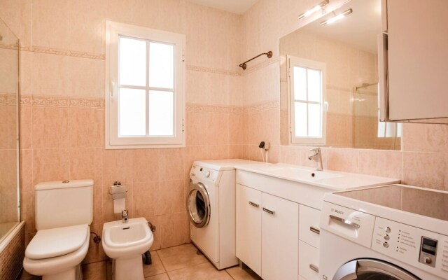 Majestic Holiday Home in Caleta de Fuste with Swimming Pool