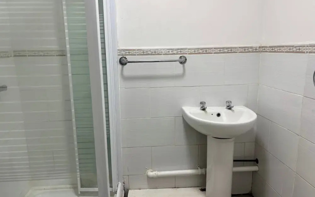 Family Ensuite in Dudley