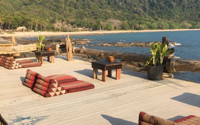 Bamboo Bay Resort